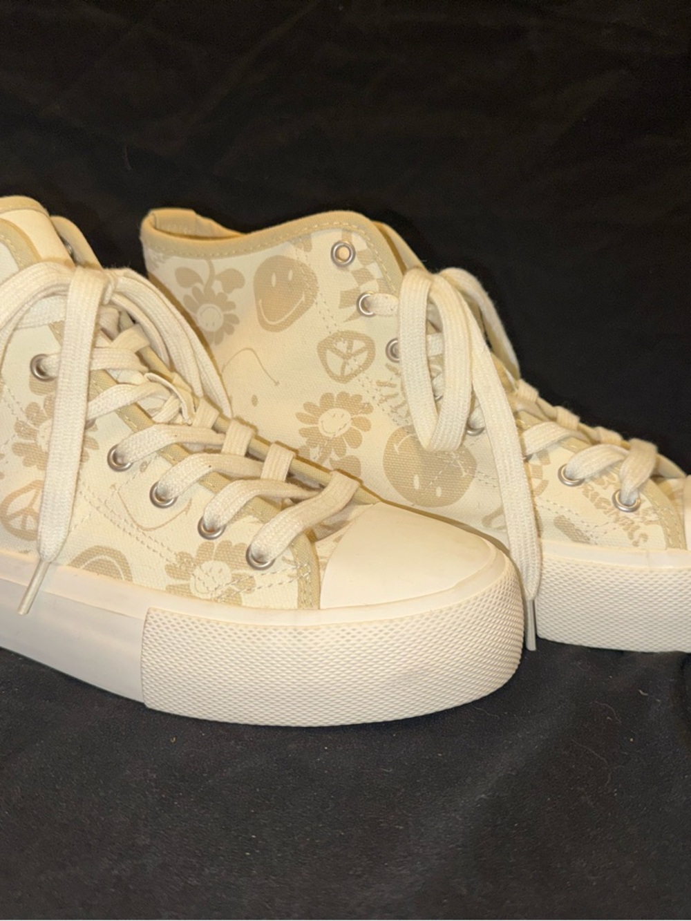 American Eagle Outfitters Cream High-Top Sneakers with Smiley & Floral Motif